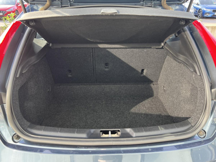 Volvo V40 D2 NAVIGACE Aut 1.maj. 2.0 d