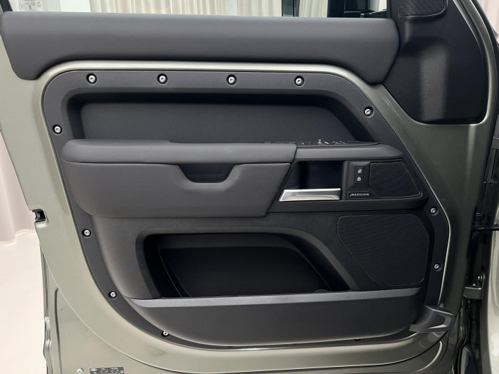 Land Rover Defender 110 D300 X-DYNAMIC SE AWD Aut 3.0 d Dynamic SE