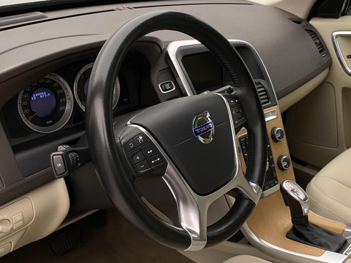 Volvo XC60 D5 AWD MOMENTUM AUT REZERVACE 2.4 d Momentum