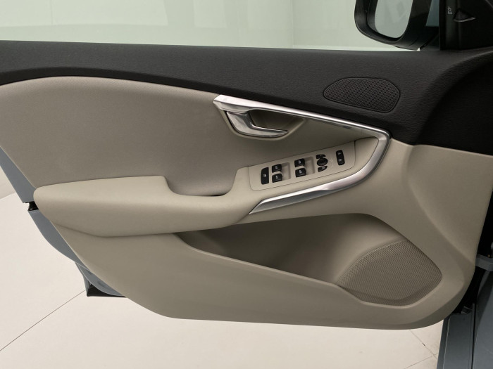 Volvo V40 D3 MOMENTUM AUT 2.0 d Momentum