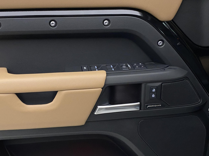 Land Rover Defender 110 D300 X-D HSE REZERVACE 3.0 d d