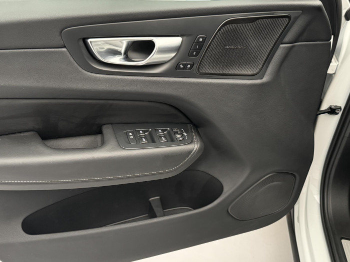 Volvo XC60 B5 AWD PLUS DARK AUT REZERVACE