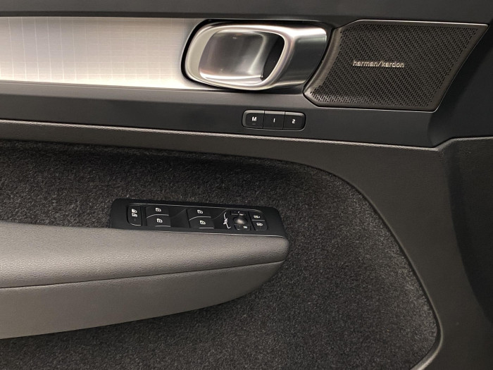 Volvo XC40 B4 PLUS BLACK EDITION AUT CZ