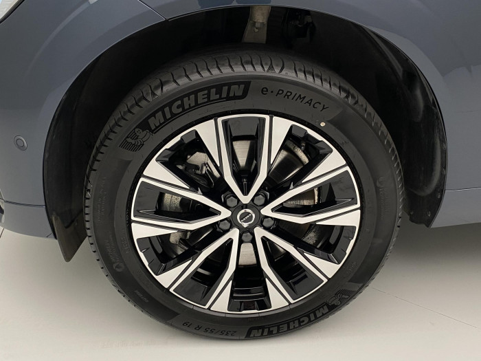 Volvo XC60 B5 AWD PLUS DARK REZERVACE