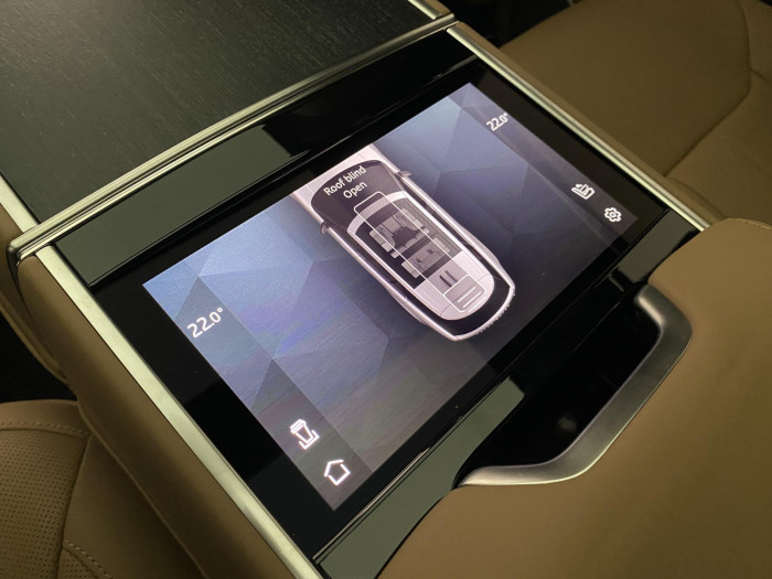 Land Rover Range Rover P550e AUTOBIOGRAPHY SWB