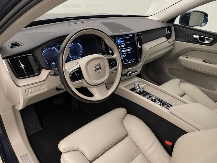 Volvo XC60 B4 AWD DARK PLUS AUT CZ