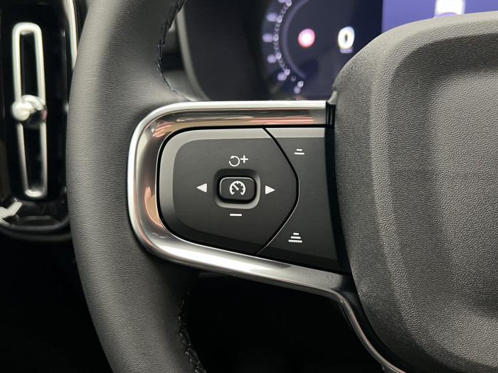 Volvo XC40 B3 DARK PLUS AUT