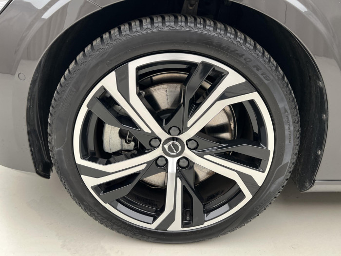 Volvo S60 B5 AWD ULTIMATE DARK AUT 1.maj