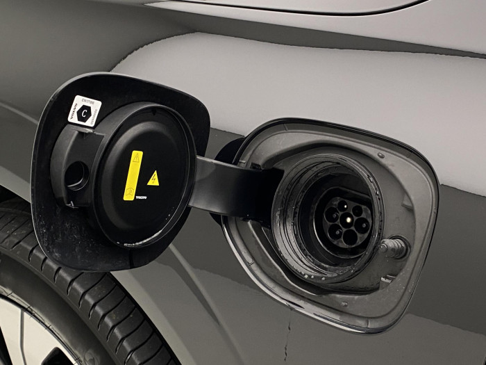 Volvo XC60 T6 AWD PLUG-IN REZERVACE