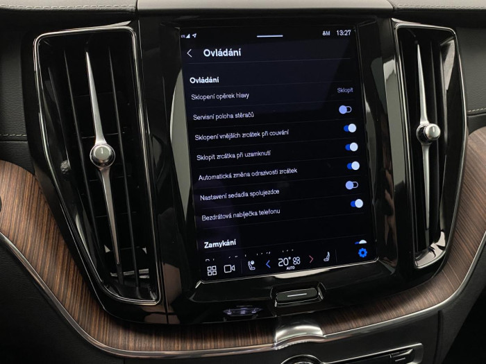 Volvo XC60 B5 AWD ULTIMATE REZERVACE