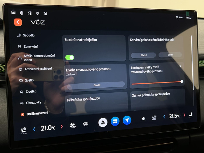 Lynk & Co 08 MORE PHEV