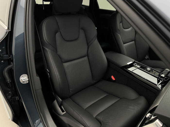 Volvo V90 T6 AWD RECHARGE CORE AUT 1.maj