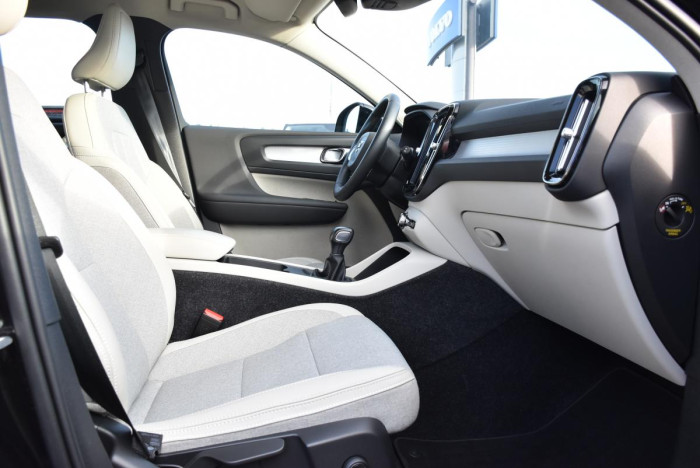 Volvo XC40 D3 MOMENTUM 1.maj. REZERVACE 2.0 d Momentum