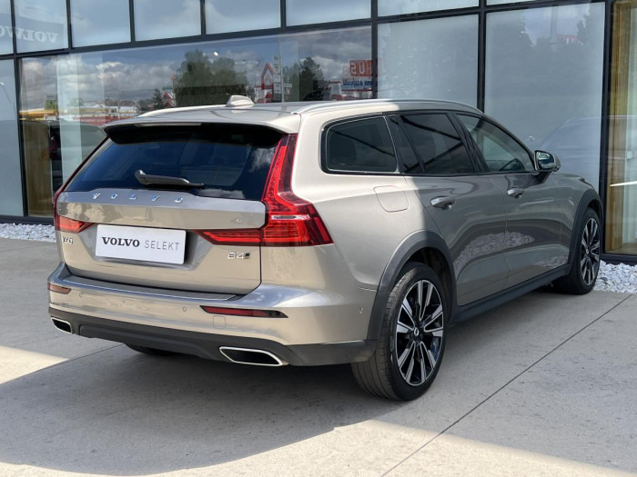 Volvo V60 CROSS COUNTRY B4 AWD Aut CZ