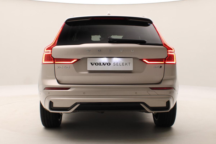 Volvo XC60 B4 AWD DARK ULTIMATE REZERVACE