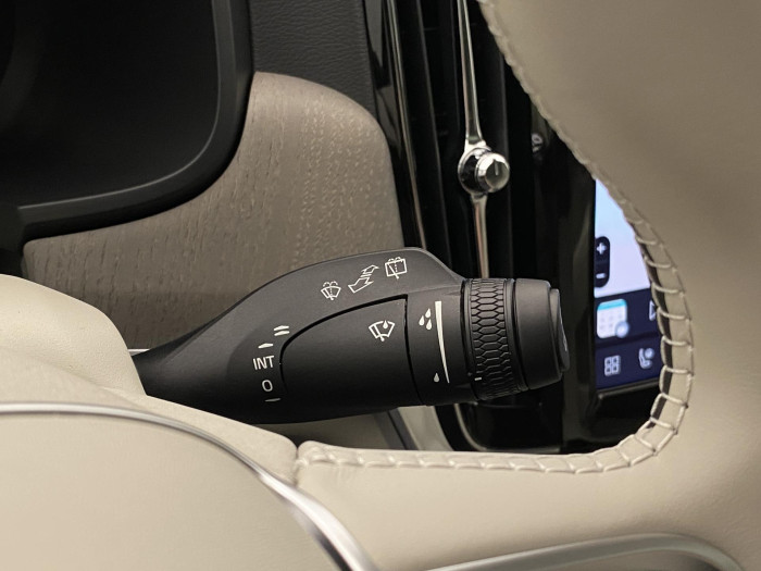 Volvo V90 T8 AWD Plug-in DARK ULTRA
