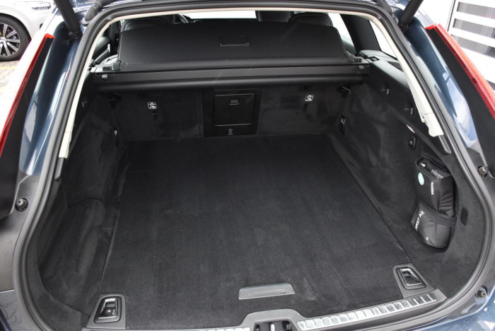 Volvo V90 D4 AWD MOMENTUM REZERVACE 2.0 d Momentum