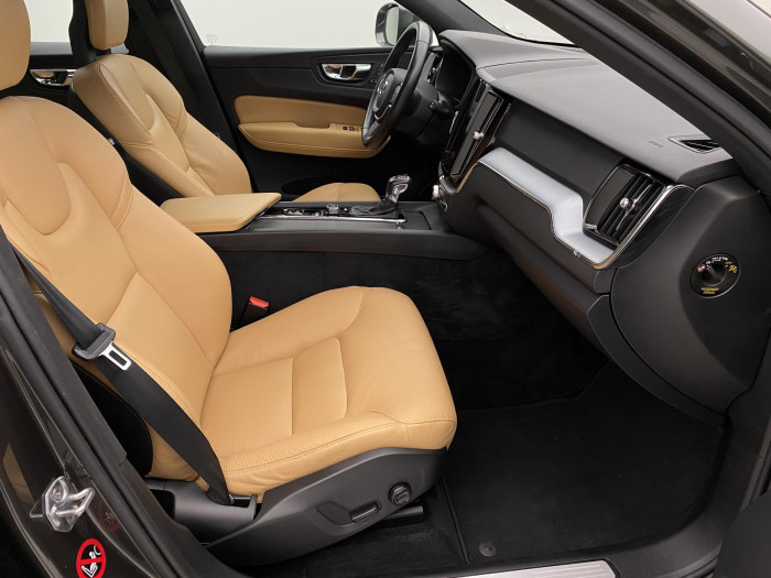 Volvo XC60 T5 AWD MOMENTUM AUT CZ 2.0 Momentum