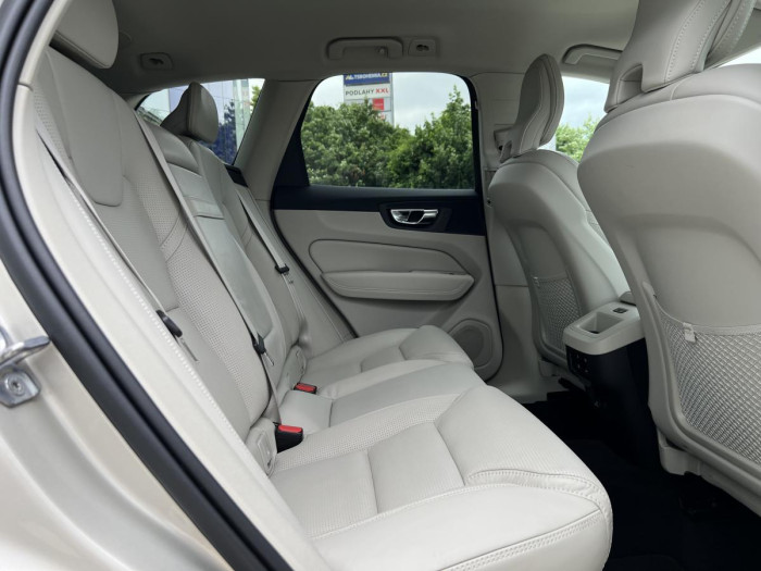 Volvo XC60 B5 AWD INSCRIPTION Aut CZ
