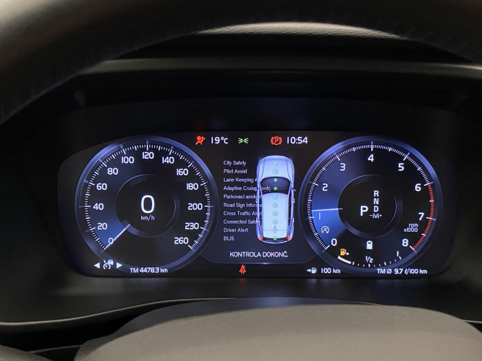 Volvo XC40 B4 AWD MOMENTUM REZERVACE 2.0 Momentum