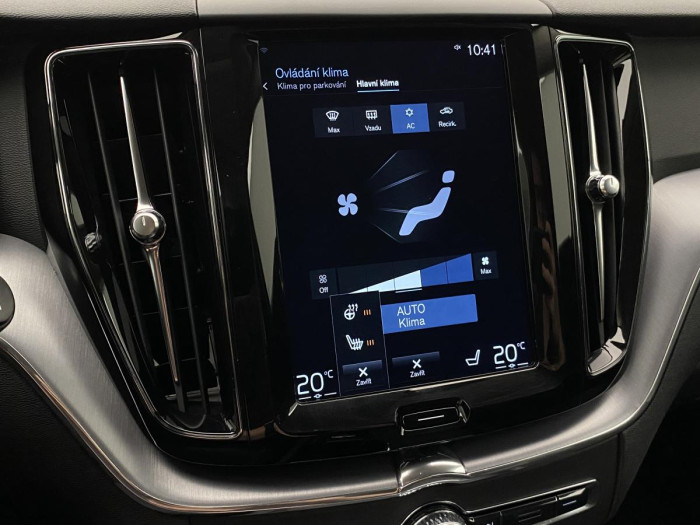 Volvo XC60 B4 AWD MOMENTUM REZERVACE 2.0 Momentum