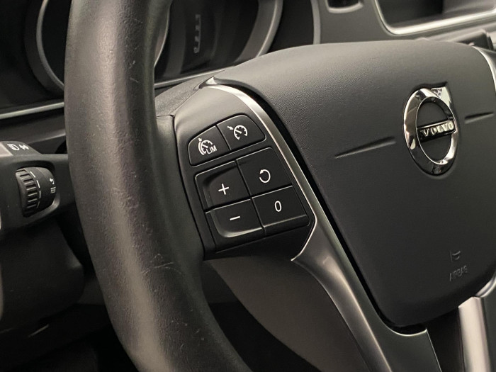 Volvo V40 D2 MOMENTUM AUT NAVIGACE 2.0 d Momentum