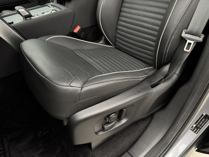 Land Rover Discovery D250 R-DYNAMIC SE REZERVACE 3.0 d Dynamic SE