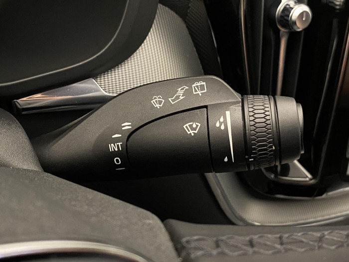 Volvo XC60 B4 AWD PLUS DARK REZERVACE