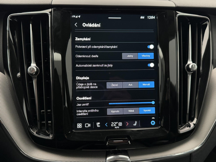 Volvo XC60 B4 AWD PLUS DARK CZ 1.maj