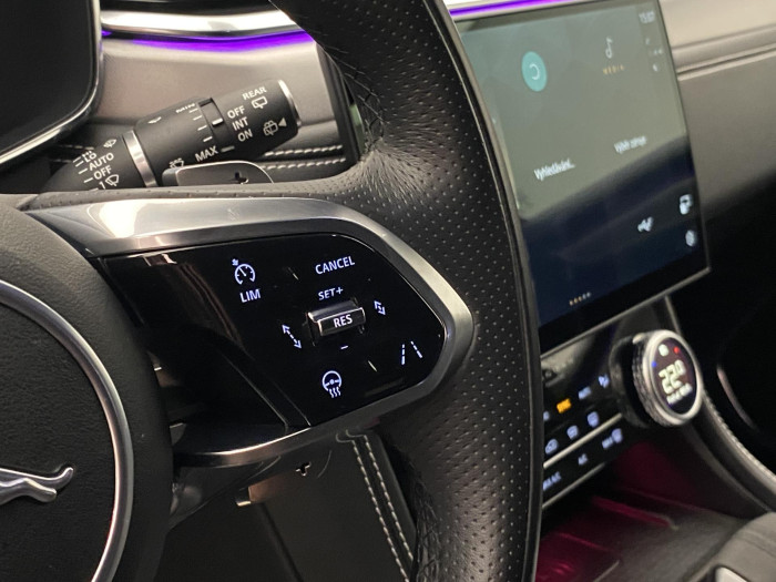 Jaguar F-Pace P250 R-DYNAMIC SE REZERVACE 2.0 Dynamic SE