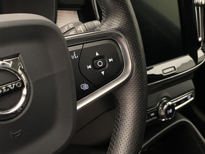 Volvo XC40 T5 AWD MOMENTUM REZERVACE 2.0 Momentum