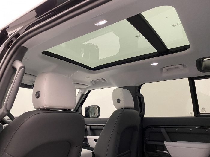 Land Rover Defender 110 D250X-DYNAMIC SE REZERVACE 3.0 d Dynamic SE