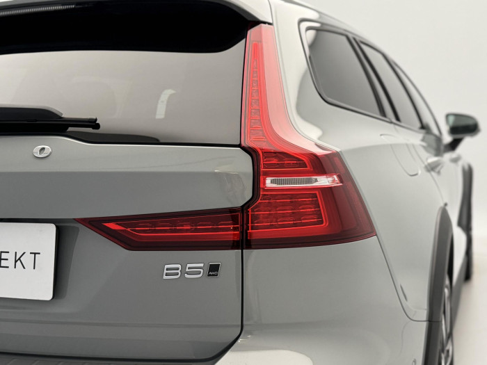 Volvo V60 CC B5 AWD PLUS BRIGHT 1.maj