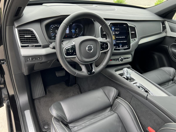 Volvo XC90 T8 AWD INSCRIPTION 7MÍSTNÁ Aut