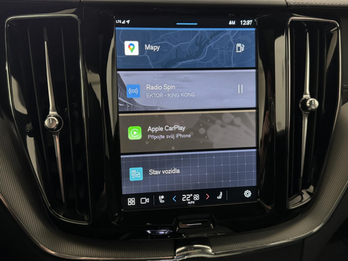 Volvo XC60 B5 AWD ULTIMATE REZERVACE