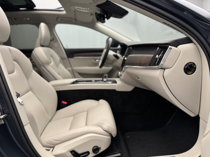 Volvo V90 CC B5 AWD PRO AUT REZERVACE 2.0 CC CC