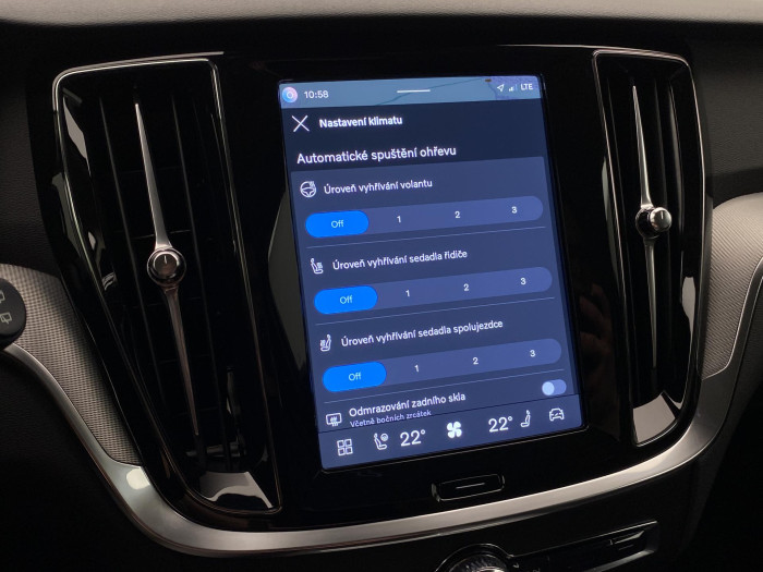 Volvo V60 B4 DARK PLUS AUT CZ