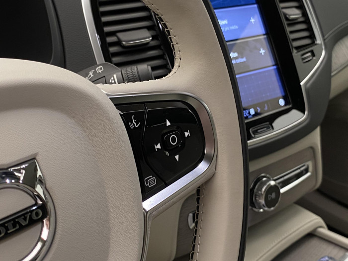 Volvo XC90 T8 AWD RECHARGE DARK REZERVACE