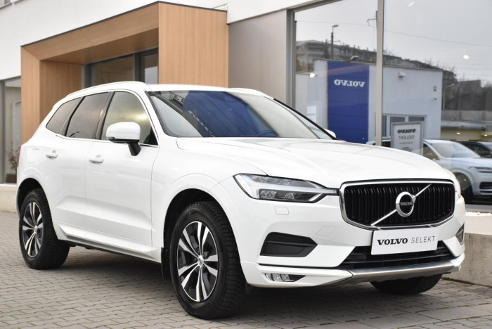 Volvo XC60 B5 AWD MOMENTUM REZERVACE 2.0 Momentum