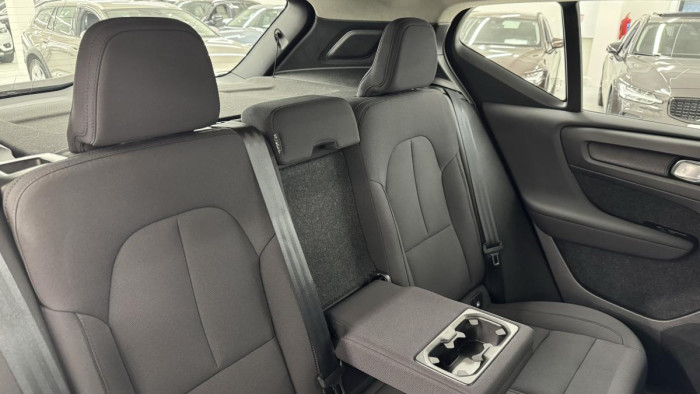 Volvo XC40 B4 AWD MOMENTUM REZERVACE 2.0 Momentum