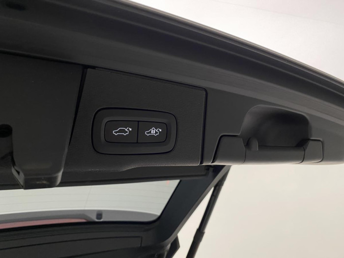 Volvo XC60 T6 AWD RECHARGE REZERVACE