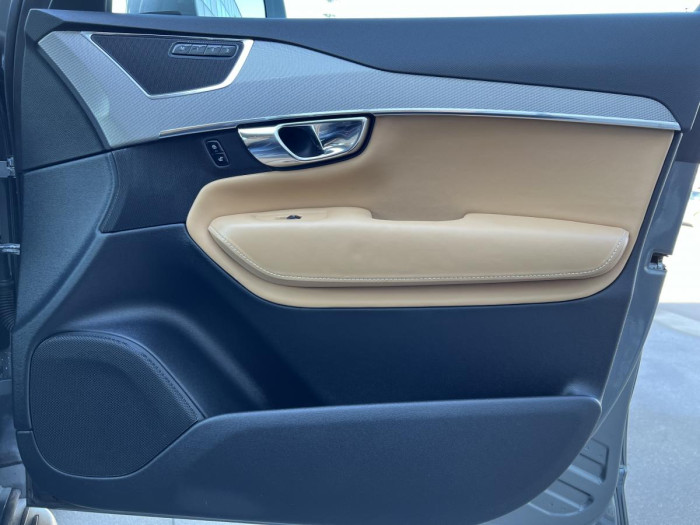 Volvo XC90 D5 AWD INSCRIPTION 7MÍSTNÁ Aut 2.0 d