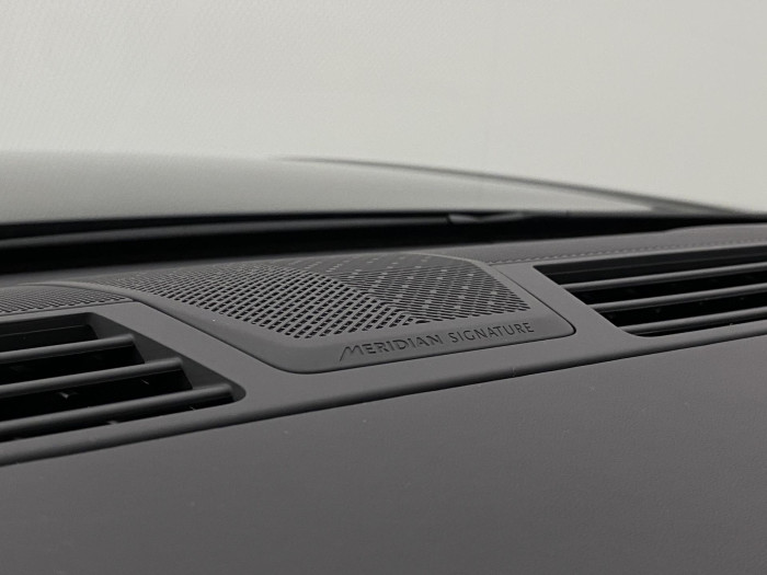 Land Rover Range Rover P550e AUTOBIOGRAPHY SWB