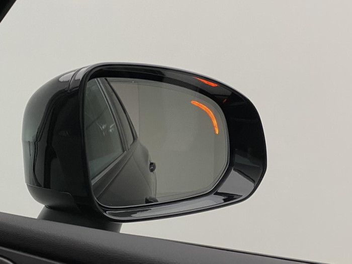 Volvo XC60 B4 AWD R-DESIGN AUT REZERVACE
