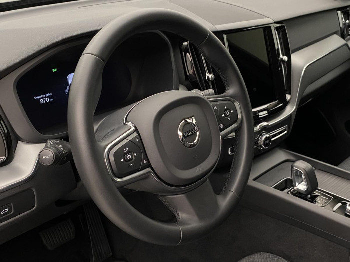 Volvo XC60 B4 MOMENTUM AUT REZERVACE 2.0 Momentum