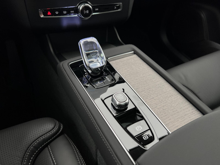 Volvo XC90 T8 AWD RECHARGE DARK ULTRA AUT