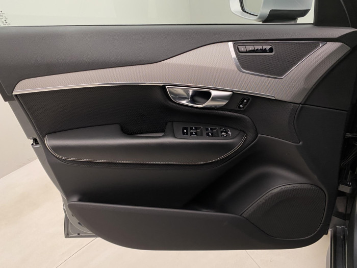 Volvo XC90 T6 AWD R-DESIGN AUT REZERVACE