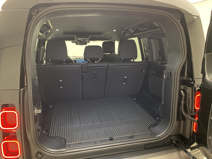 Land Rover Defender 110 D300 X-DYNAMIC SE AWD AUT 3.0 d Dynamic SE