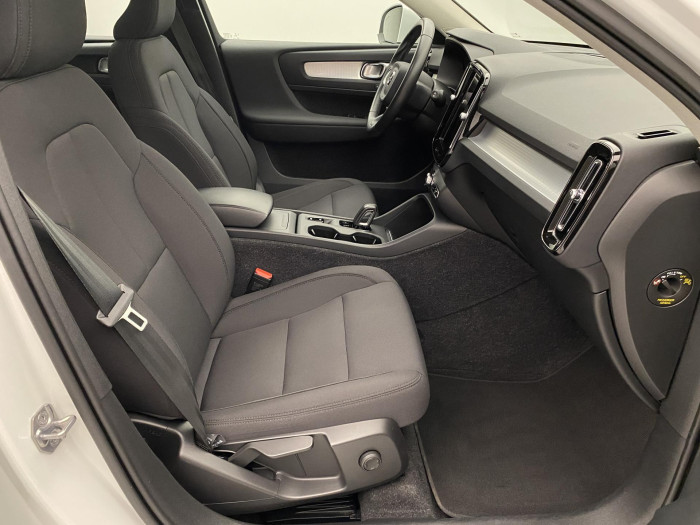 Volvo XC40 B4 AWD MOMENTUM PRO AUT 1.maj 2.0 Momentum