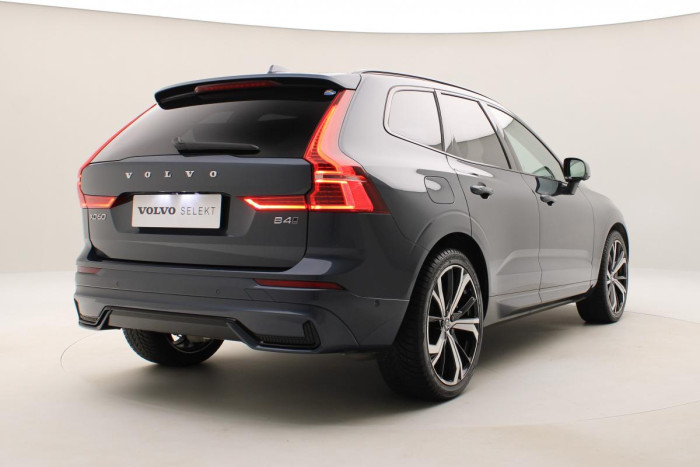 Volvo XC60 B4 AWD ULTIMATE DARK REZERVACE